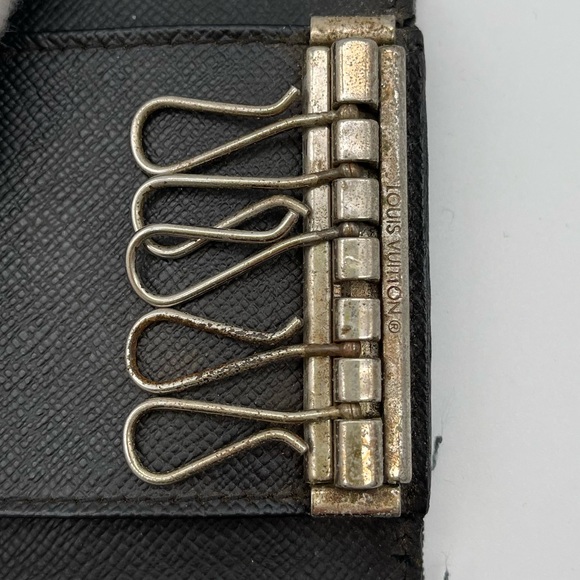 Louis Vuitton Graphite Six Key Holder - Picture 14 of 14